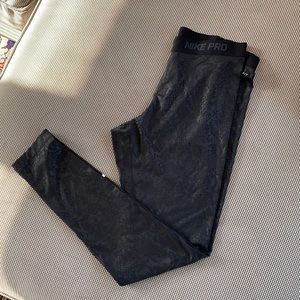 NIKE Women’s Size XL Snakeskin Leggings